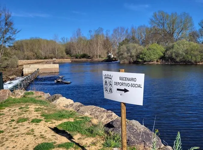 La Pedrosa Nyaraló Camarzana de Tera
